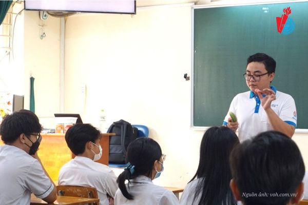 nhan vien chuyen vien cong tac xa hoi trong truong hoc