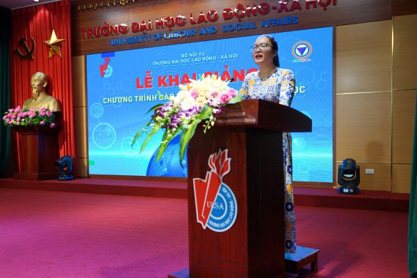 Bà Đậu Bích Thuỷ - Phó Giám đốc CTCP Tư vấn dịch vụ đào tạo AUM Việt Nam chia sẻ về chương trình học từ xa