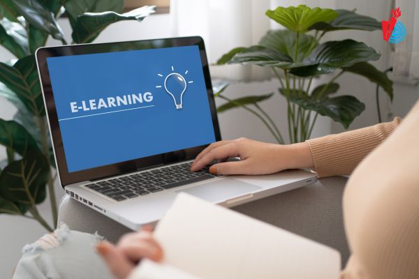 Học E-Learning ngành ngôn ngữ Anh