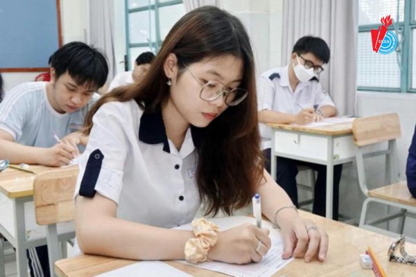 Con gái nên học ngành gì có triển vọng tương lai và ổn định nhất hiện nay?