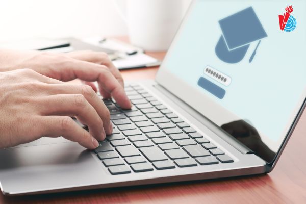 Hình thức học đại học từ xa - phù hợp với người đi làm bận rộn