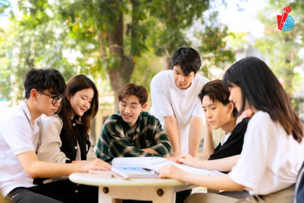 nen hoc luat kinh te hay luat thuong mai