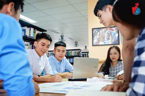 Nên học Luật kinh tế hay Luật thương mại? Góc nhìn từ chuyên gia