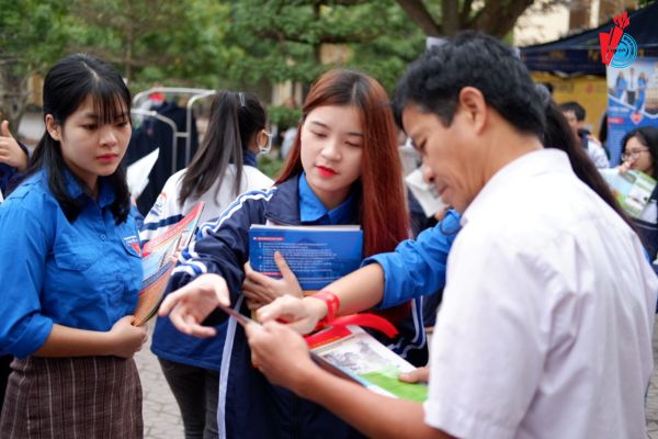 hoc phi nganh cong tac xa hoi 