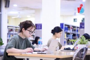 nen hoc dai hoc tu xa truong nao