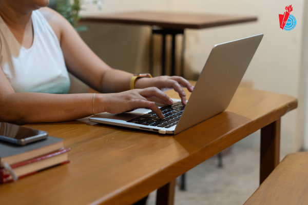 lieu nguoi di lam co hoc nganh cong tac xa hoi duoc nua khong